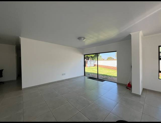 3 BEDROOM HOUSE TO LET IN DALVIEW